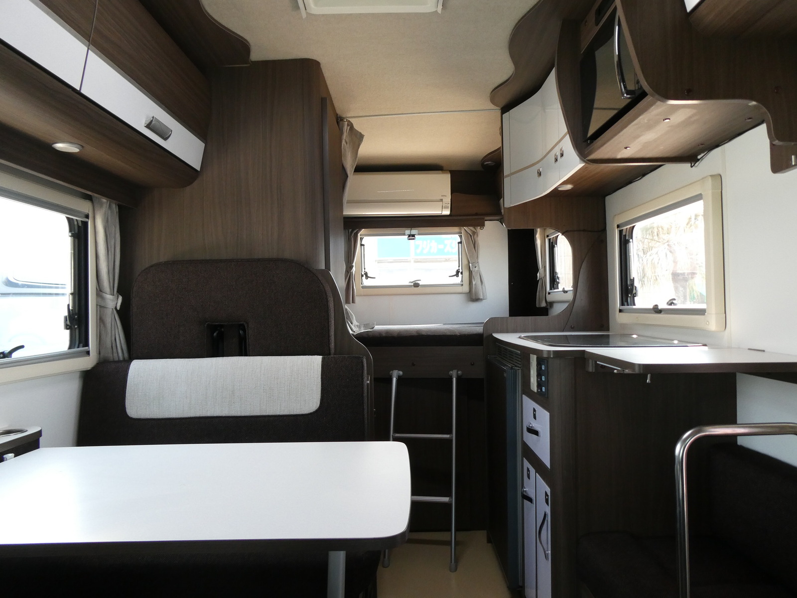 キャンピングカーキャブコン