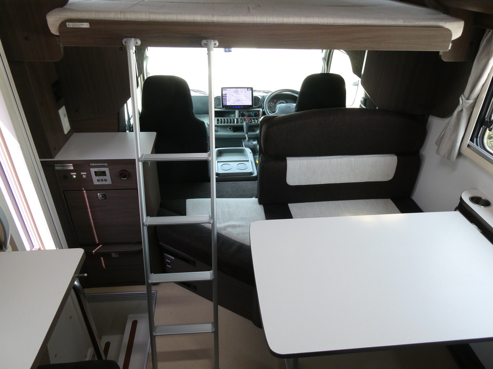 キャンピングカーキャブコン