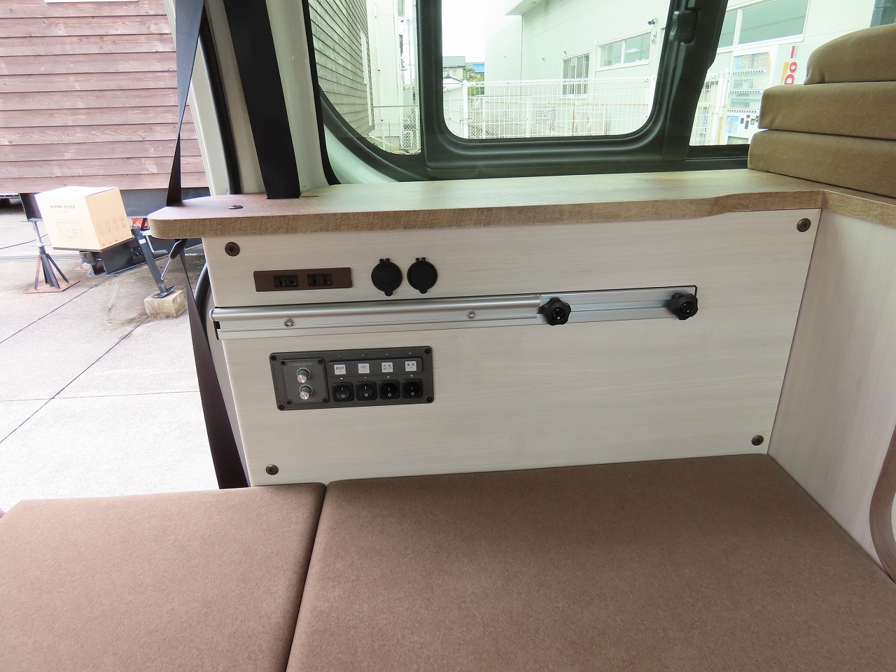 キャンピングカーバンコン