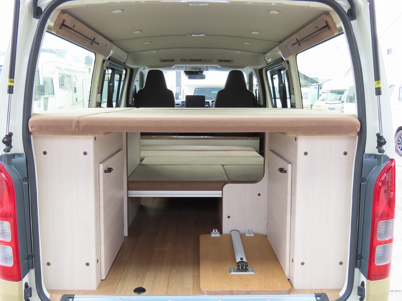 キャンピングカーバンコン