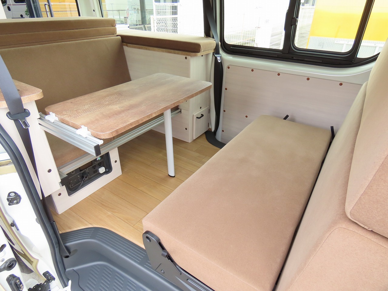 キャンピングカーバンコン