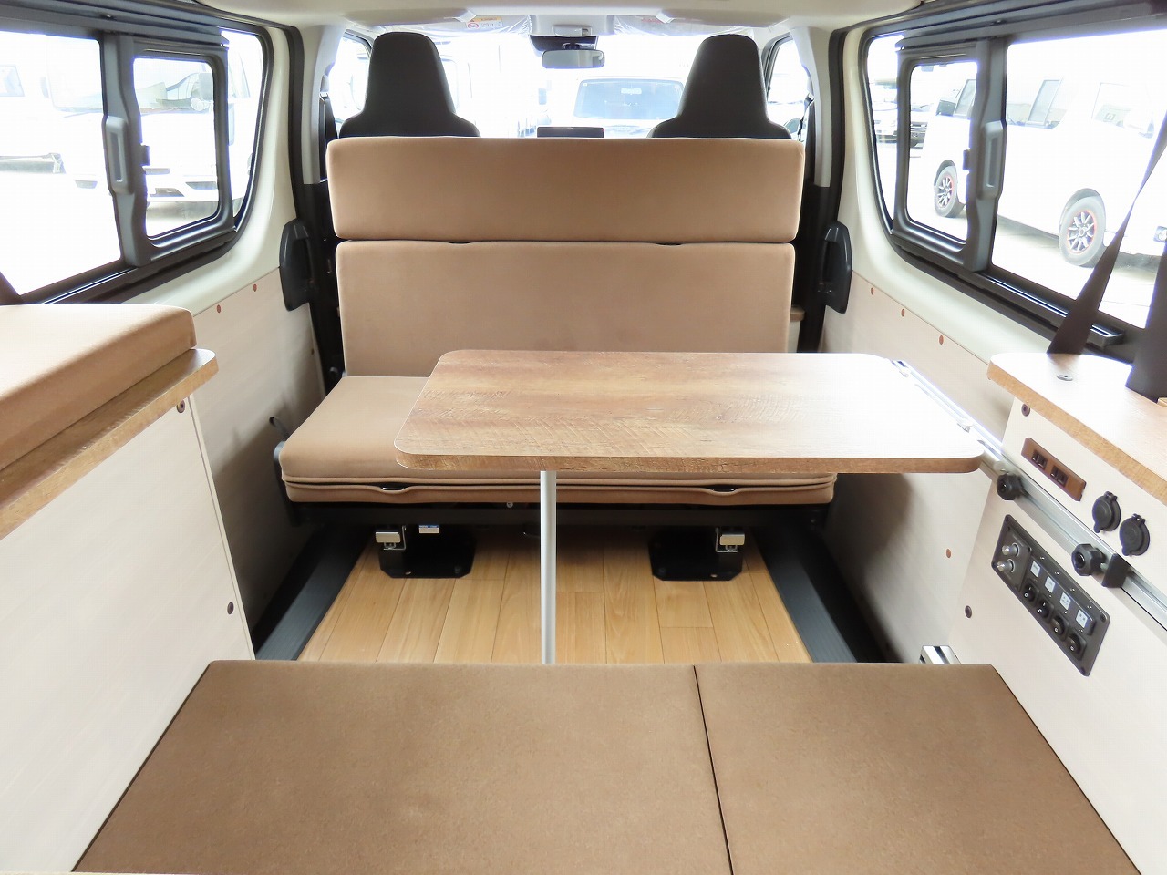 キャンピングカーバンコン