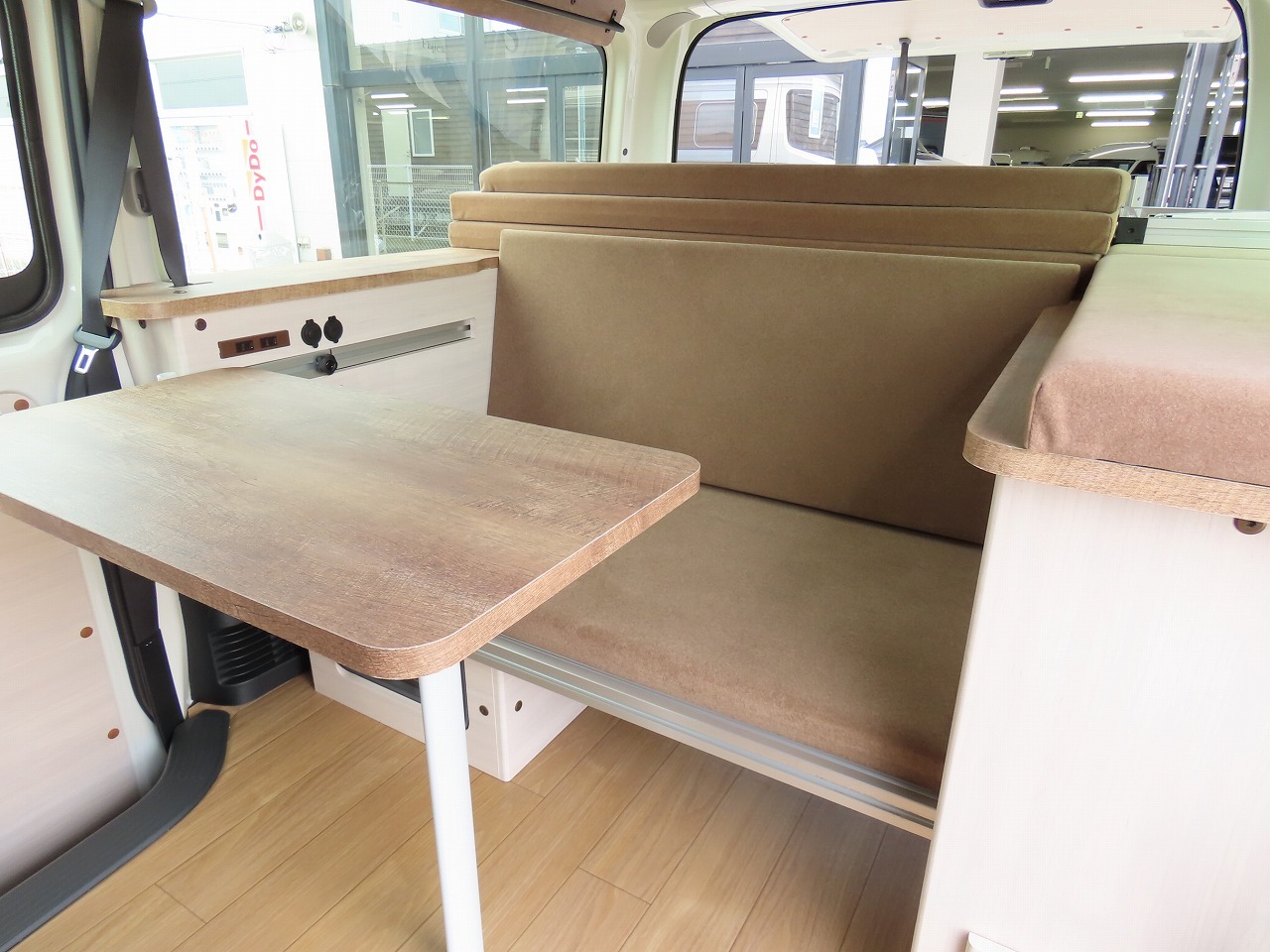 キャンピングカーバンコン