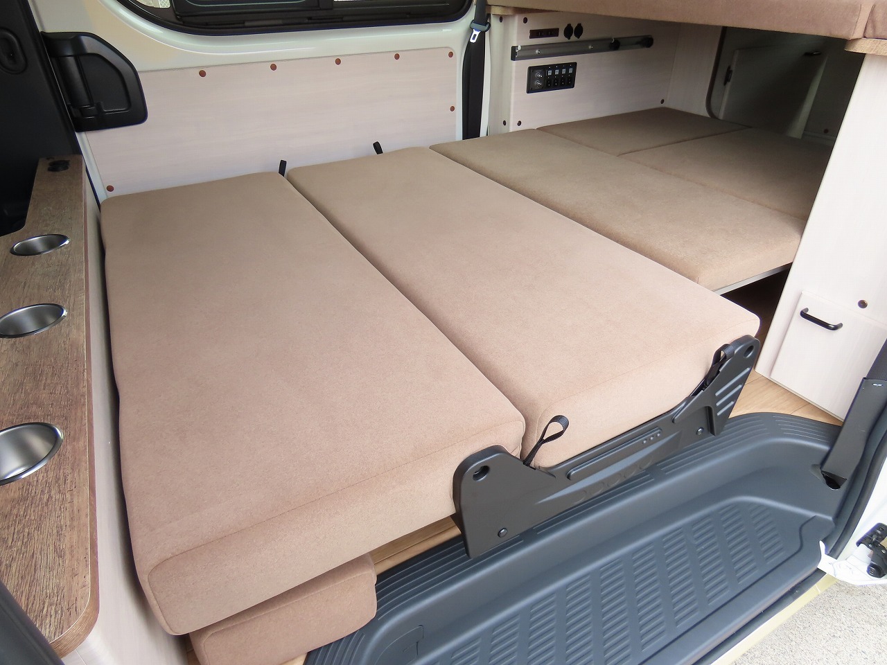 キャンピングカーバンコン