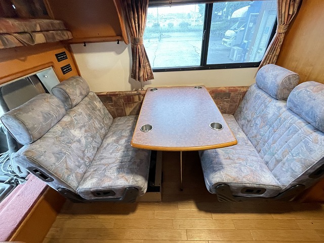 キャンピングカーキャブコン