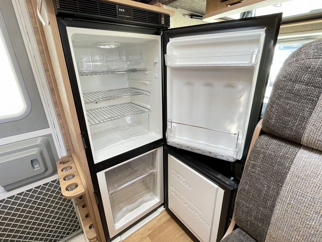 キャンピングカーキャブコン