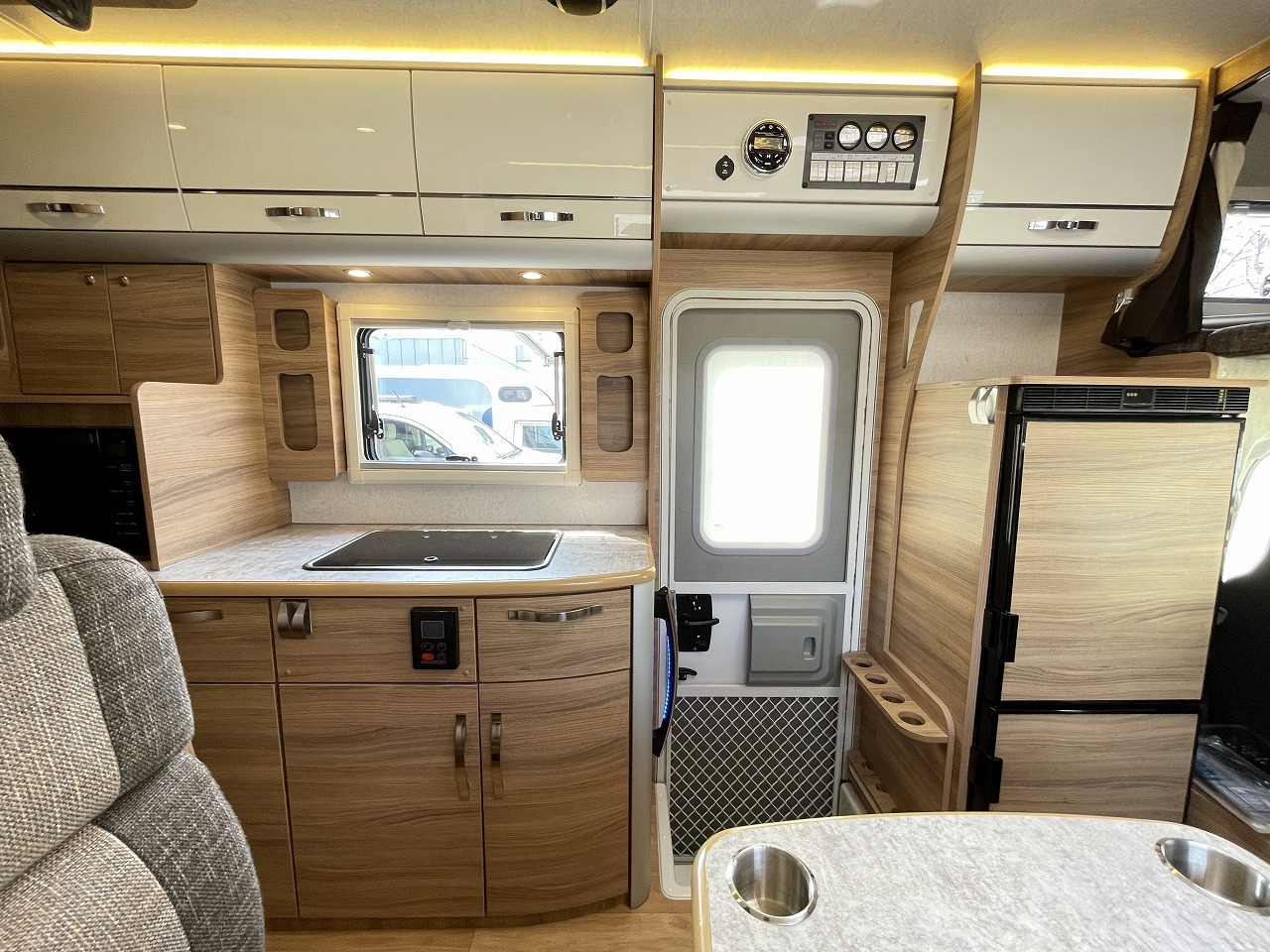 キャンピングカーキャブコン