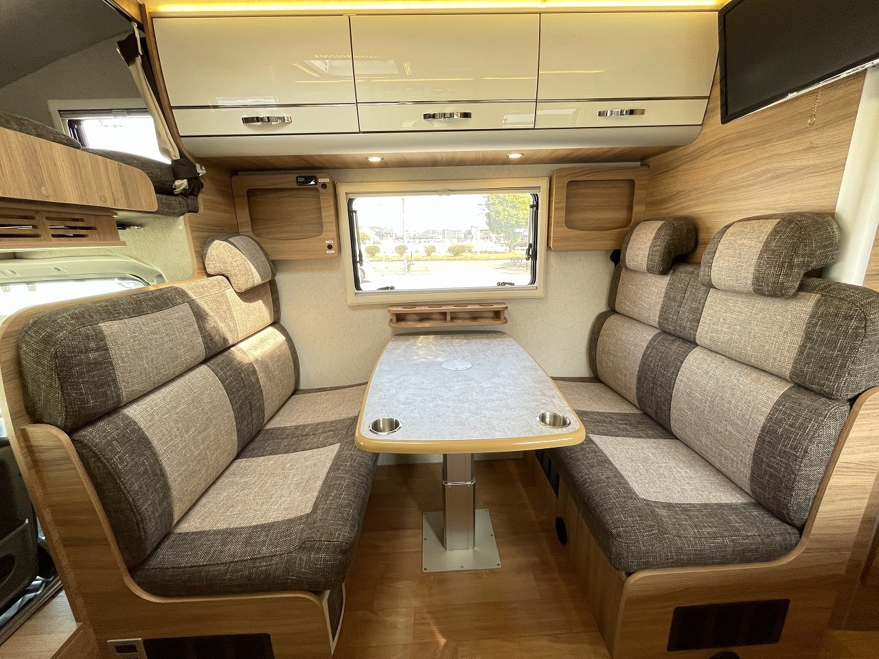 キャンピングカーキャブコン