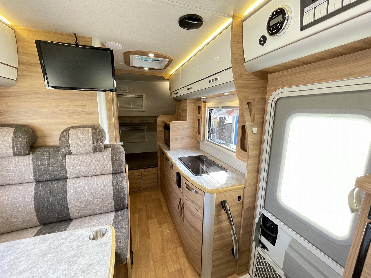 キャンピングカーキャブコン