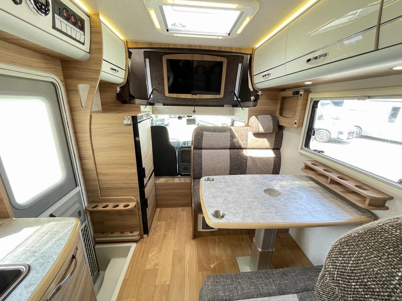 キャンピングカーキャブコン