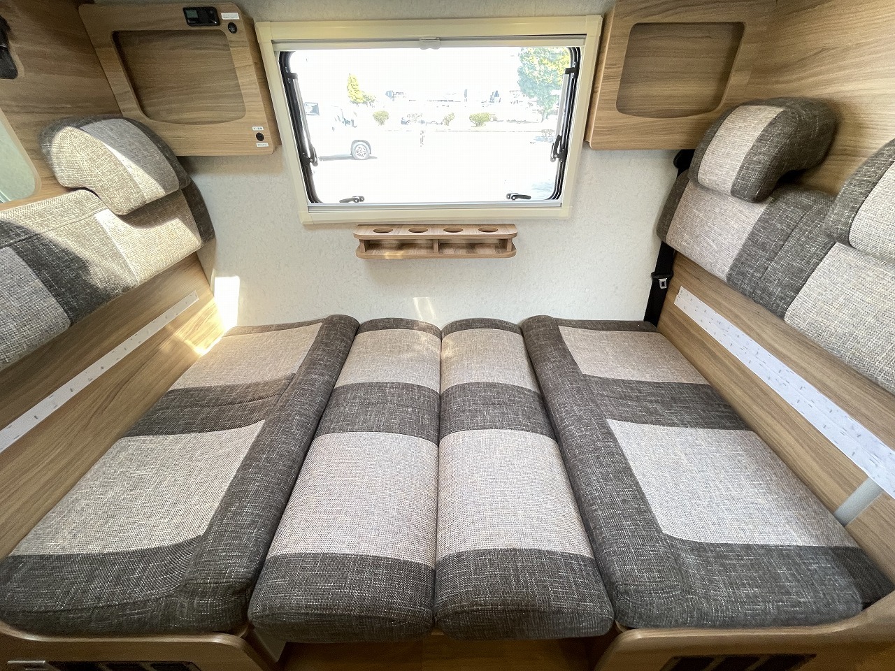 キャンピングカーキャブコン