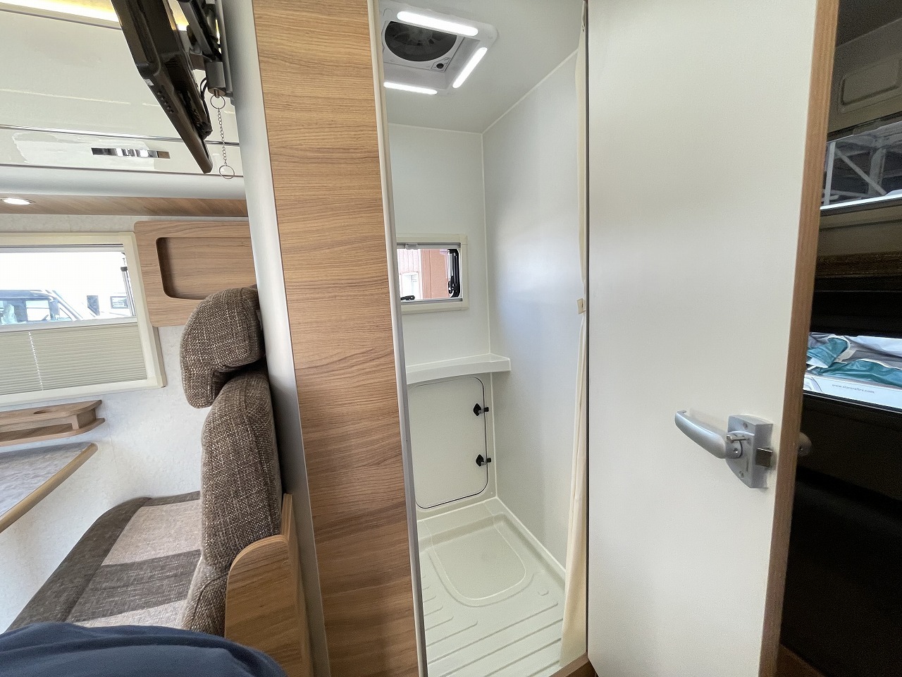 キャンピングカーキャブコン