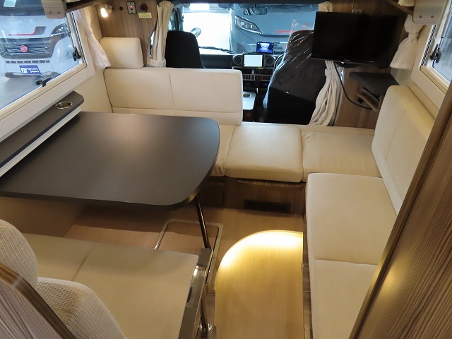 キャンピングカーキャブコン