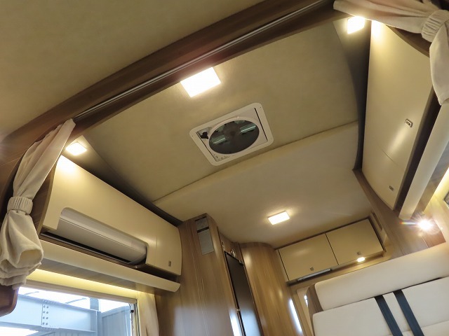 キャンピングカーキャブコン