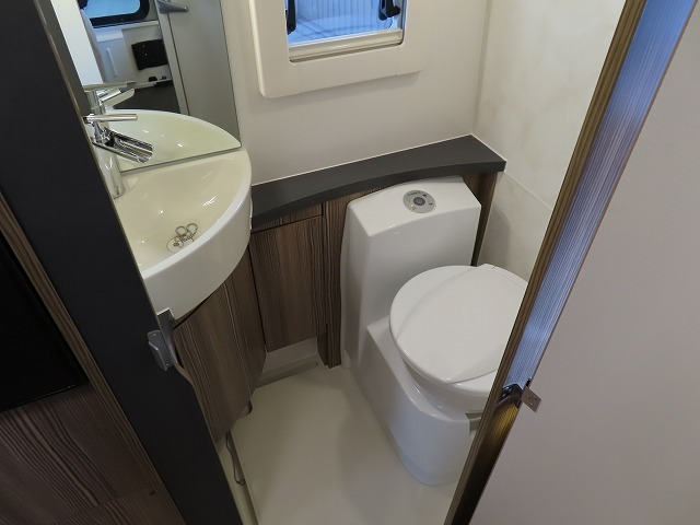 キャンピングカーキャブコン