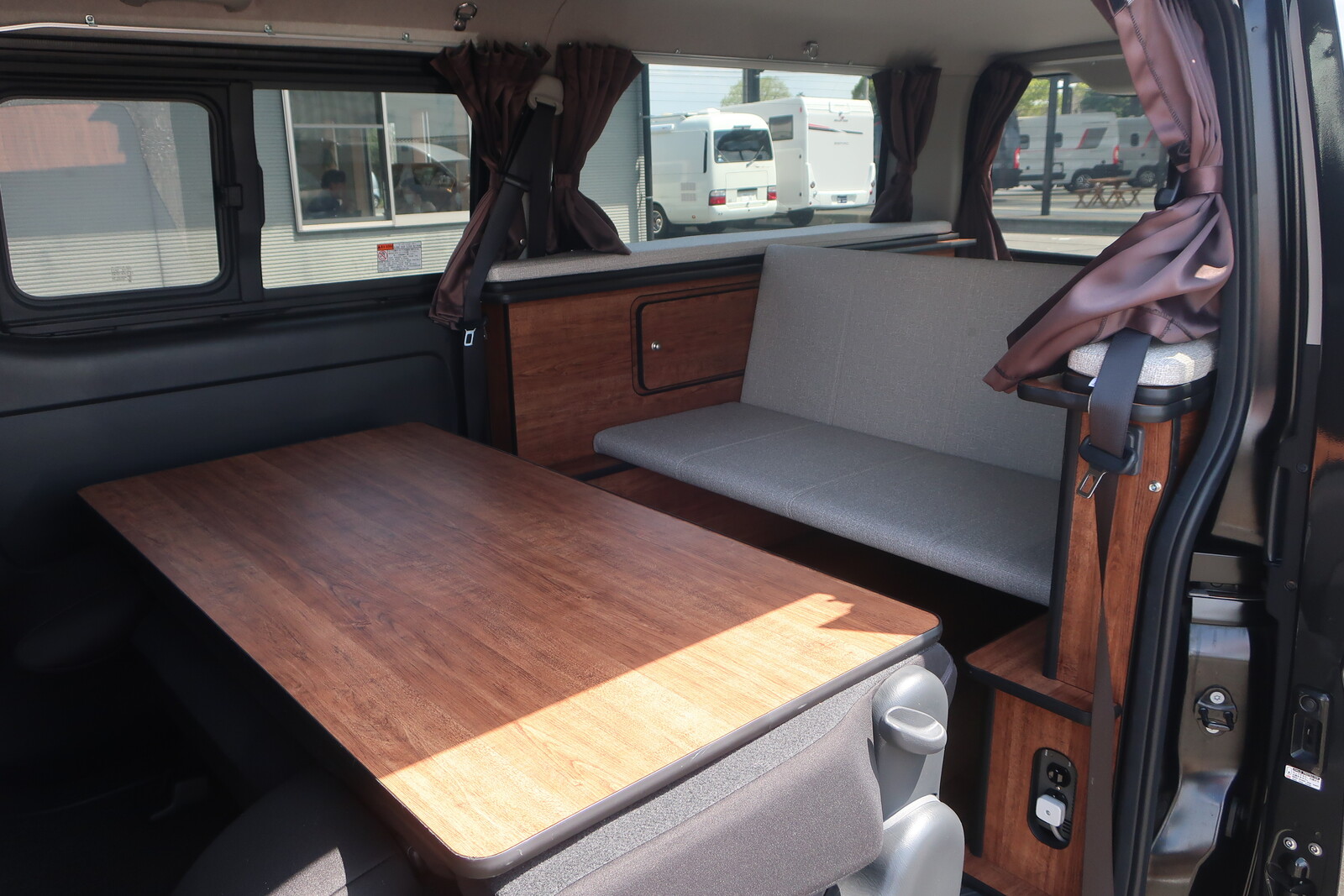 キャンピングカーバンコン