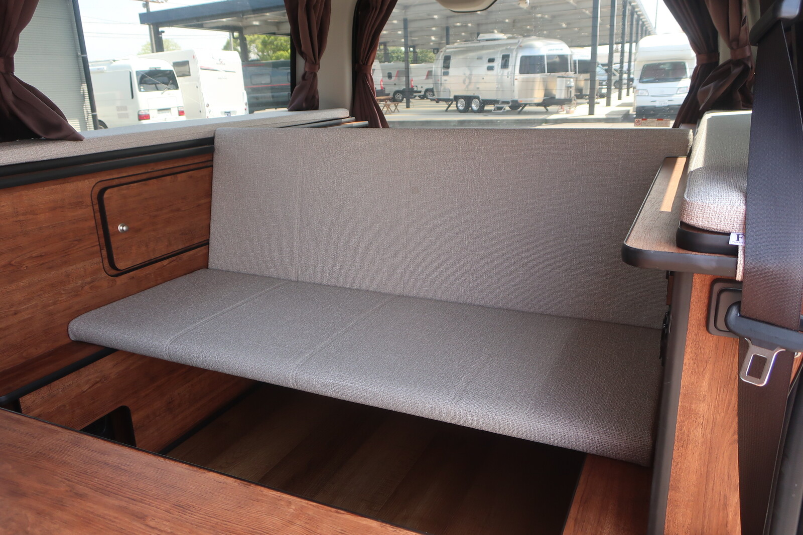 キャンピングカーバンコン