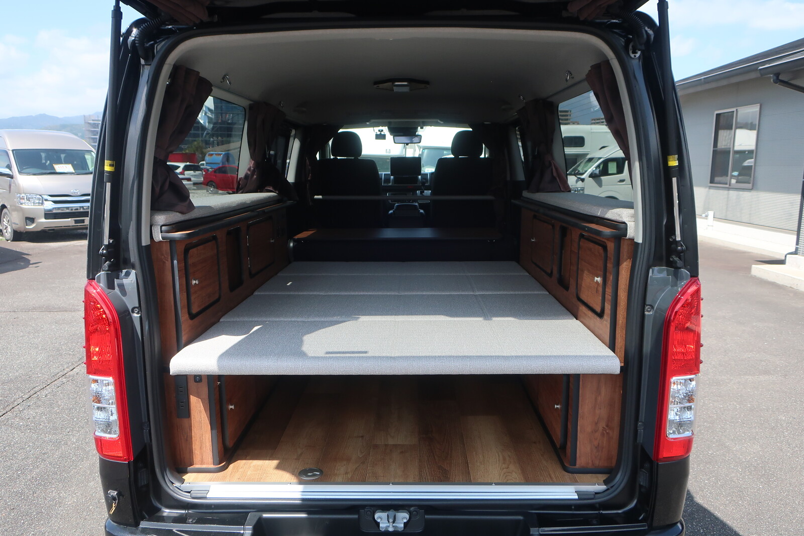 キャンピングカーバンコン