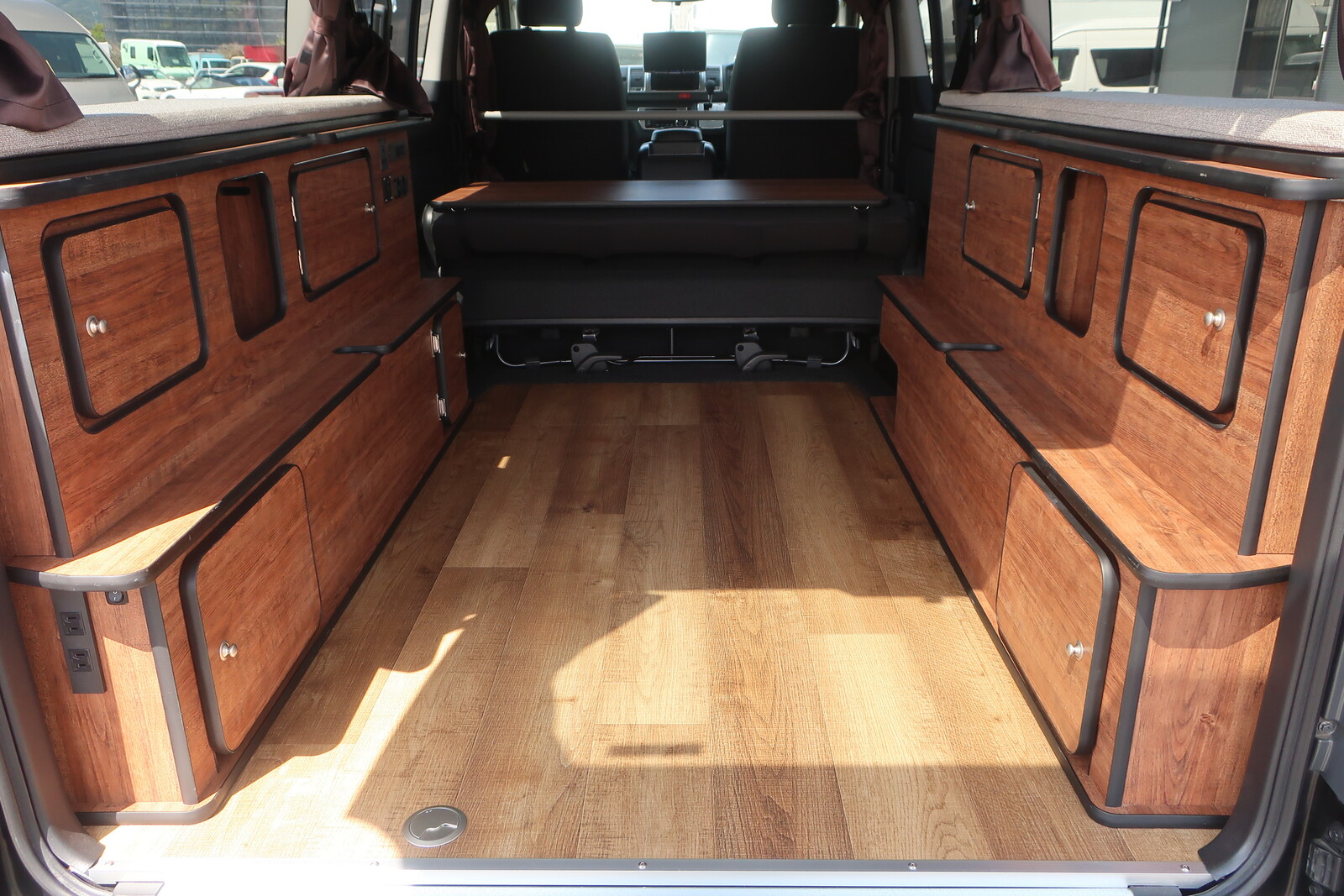 キャンピングカーバンコン