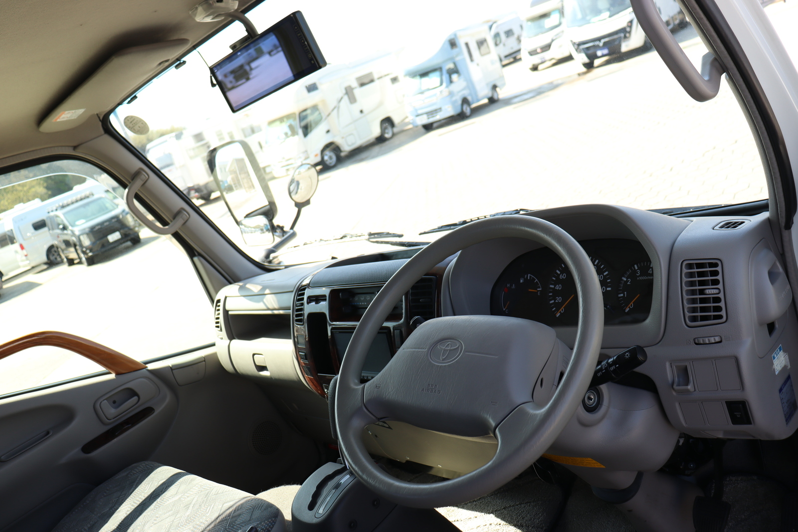 キャンピングカーキャブコン