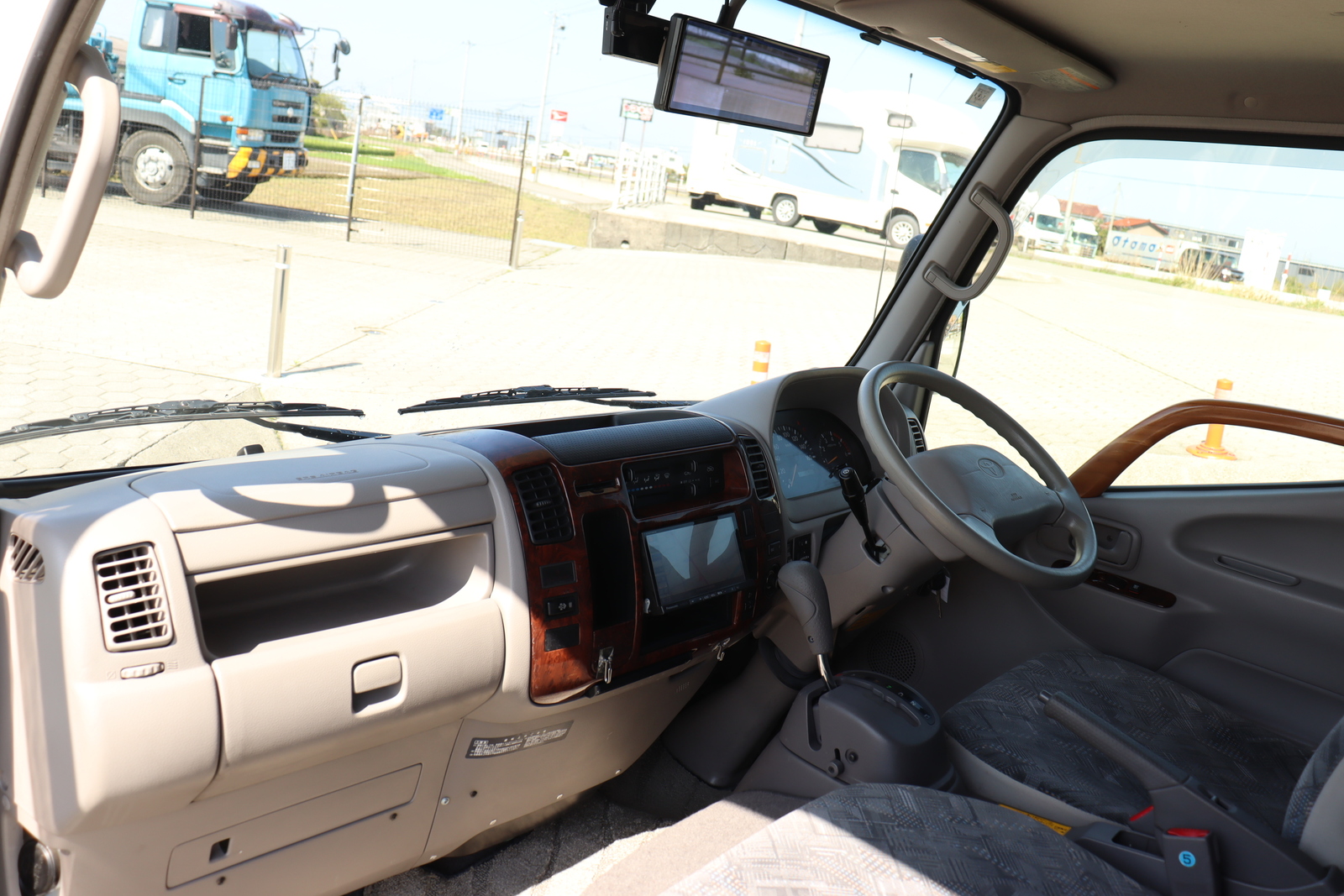 キャンピングカーキャブコン