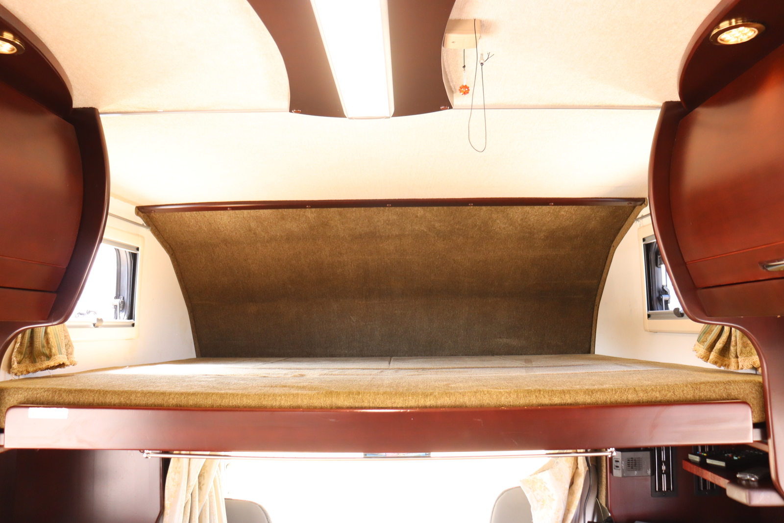 キャンピングカーキャブコン