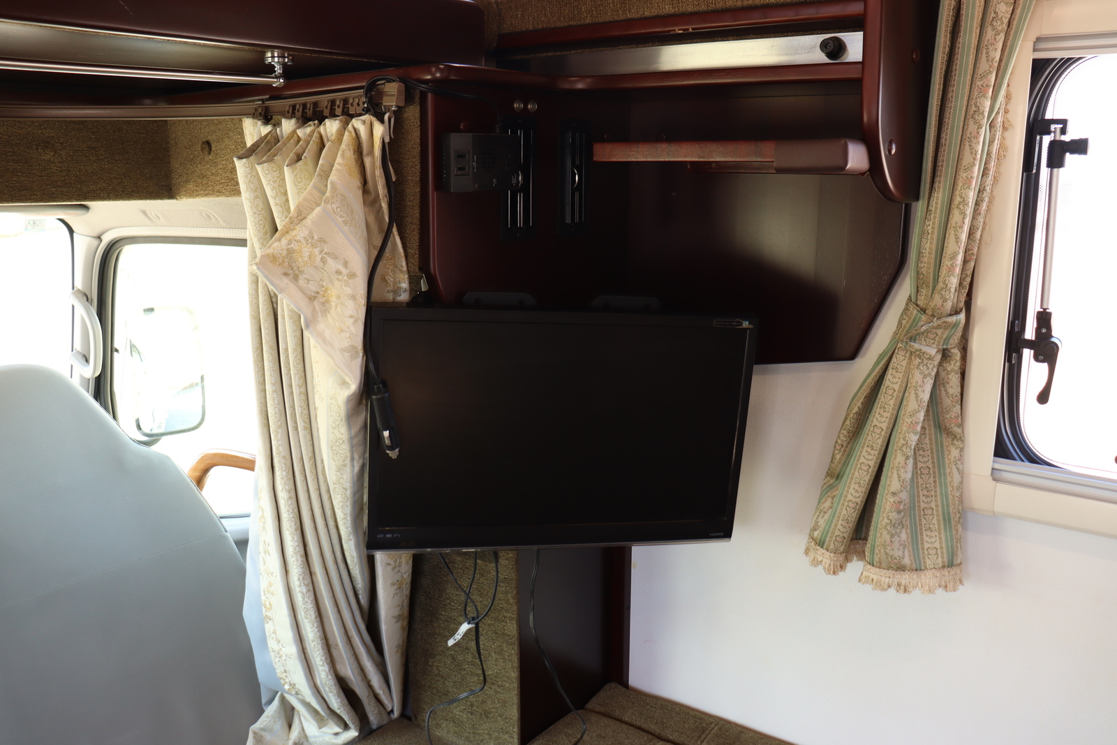 キャンピングカーキャブコン