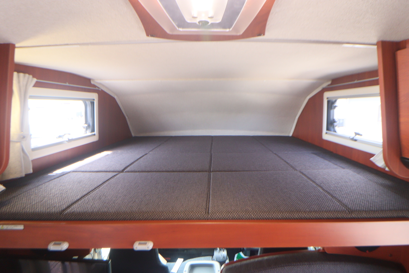 キャンピングカーキャブコン