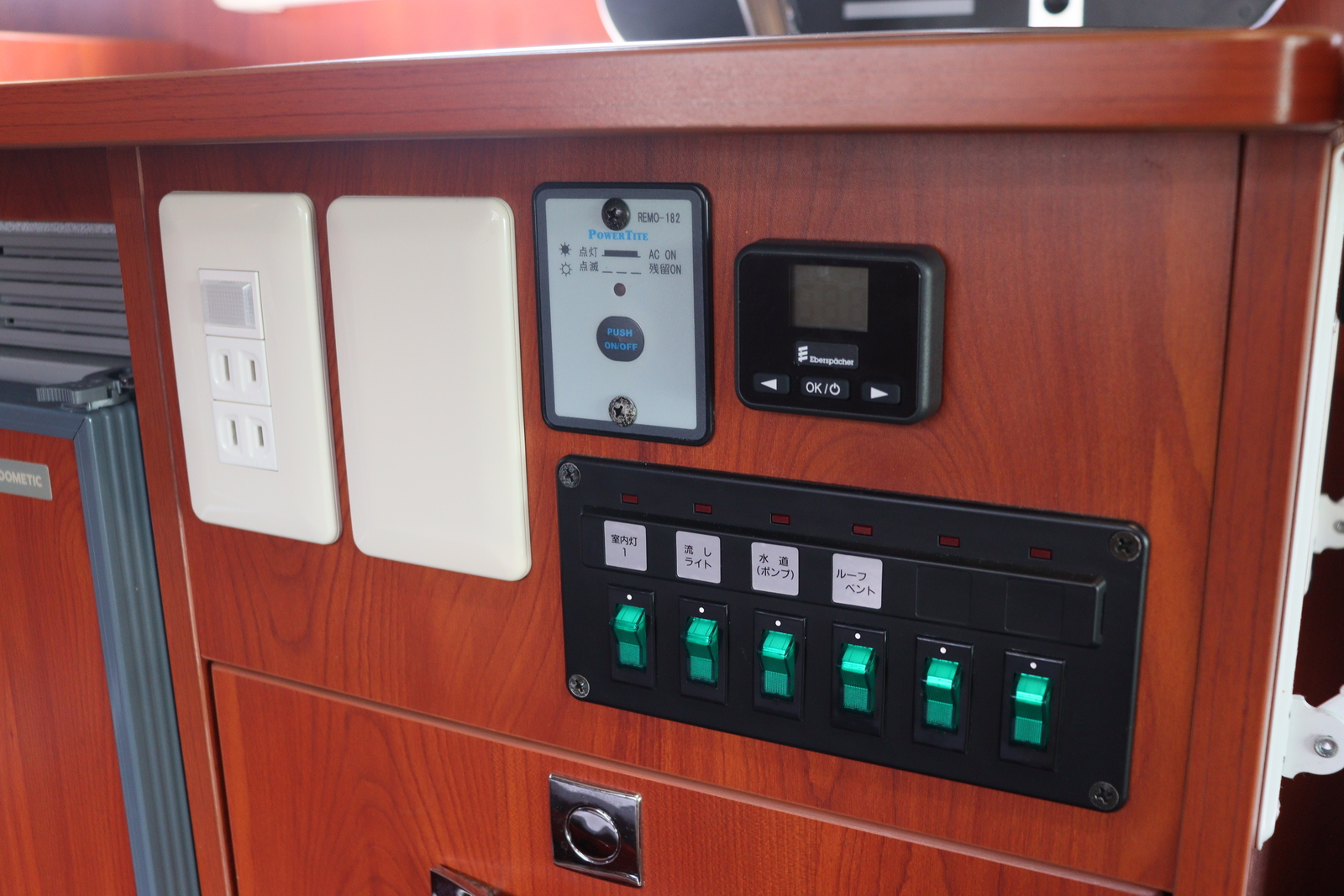 キャンピングカーキャブコン