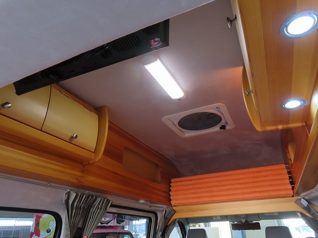 キャンピングカーバンコン