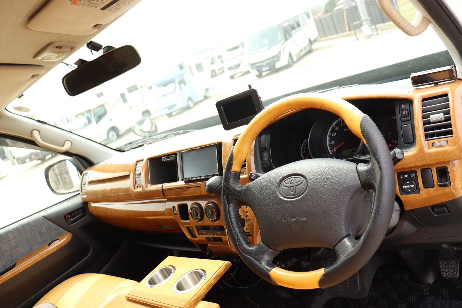 キャンピングカーバンコン