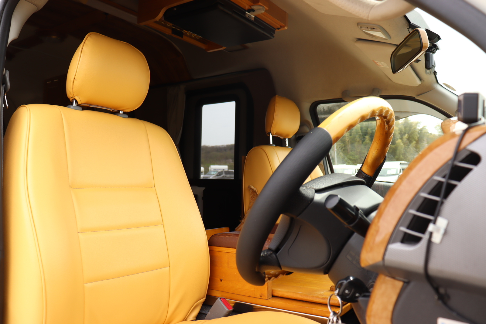 キャンピングカーバンコン