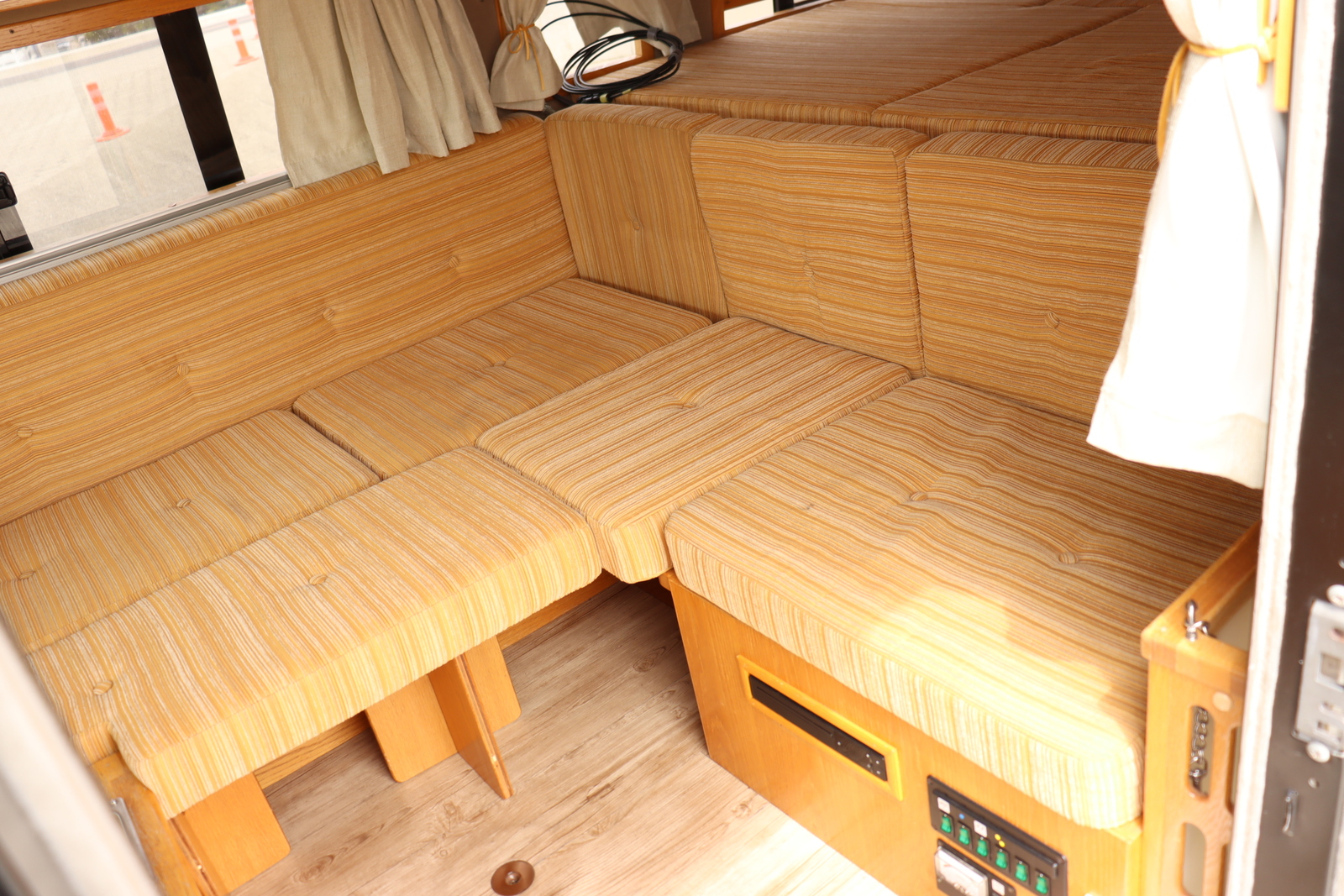 キャンピングカーバンコン