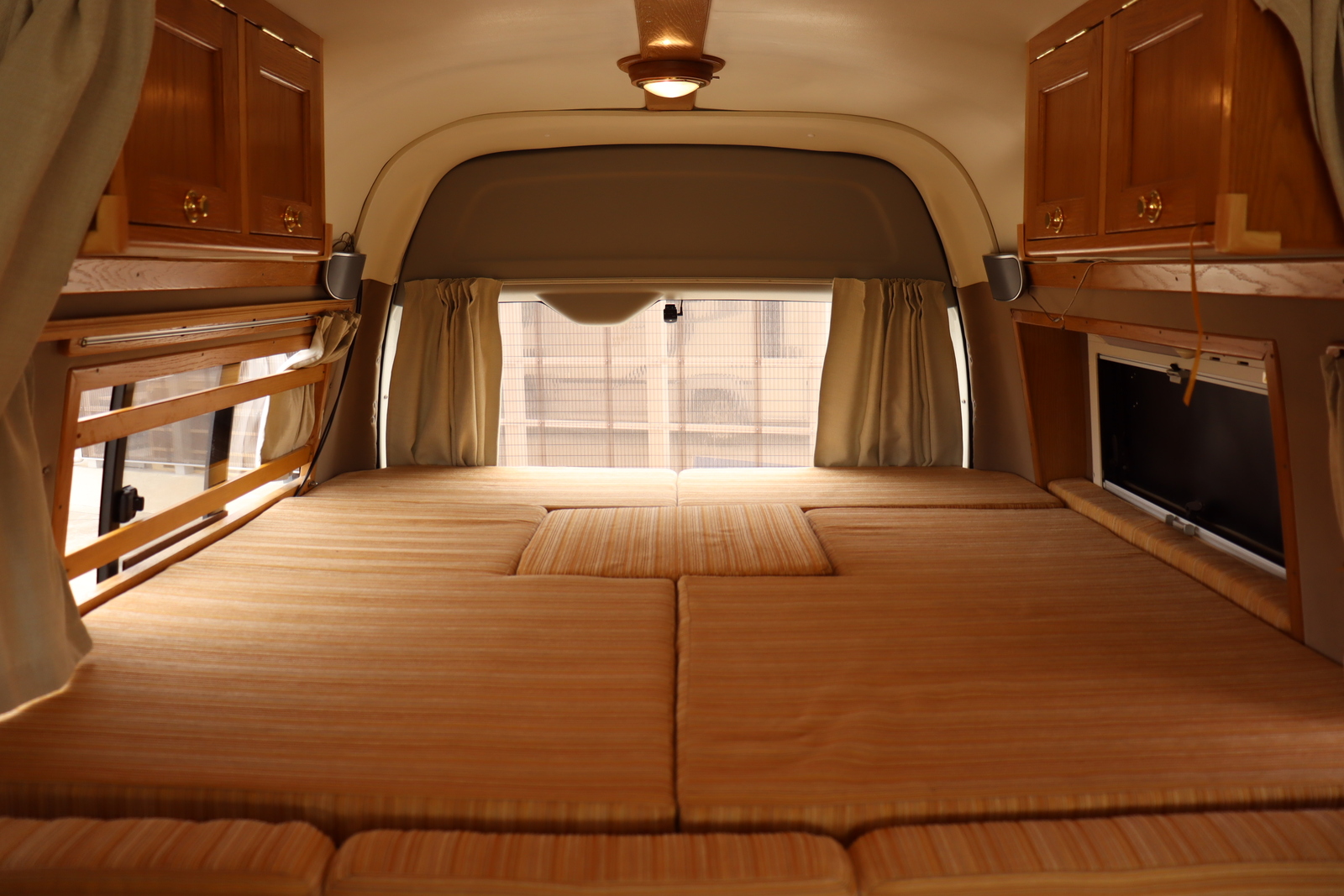 キャンピングカーバンコン