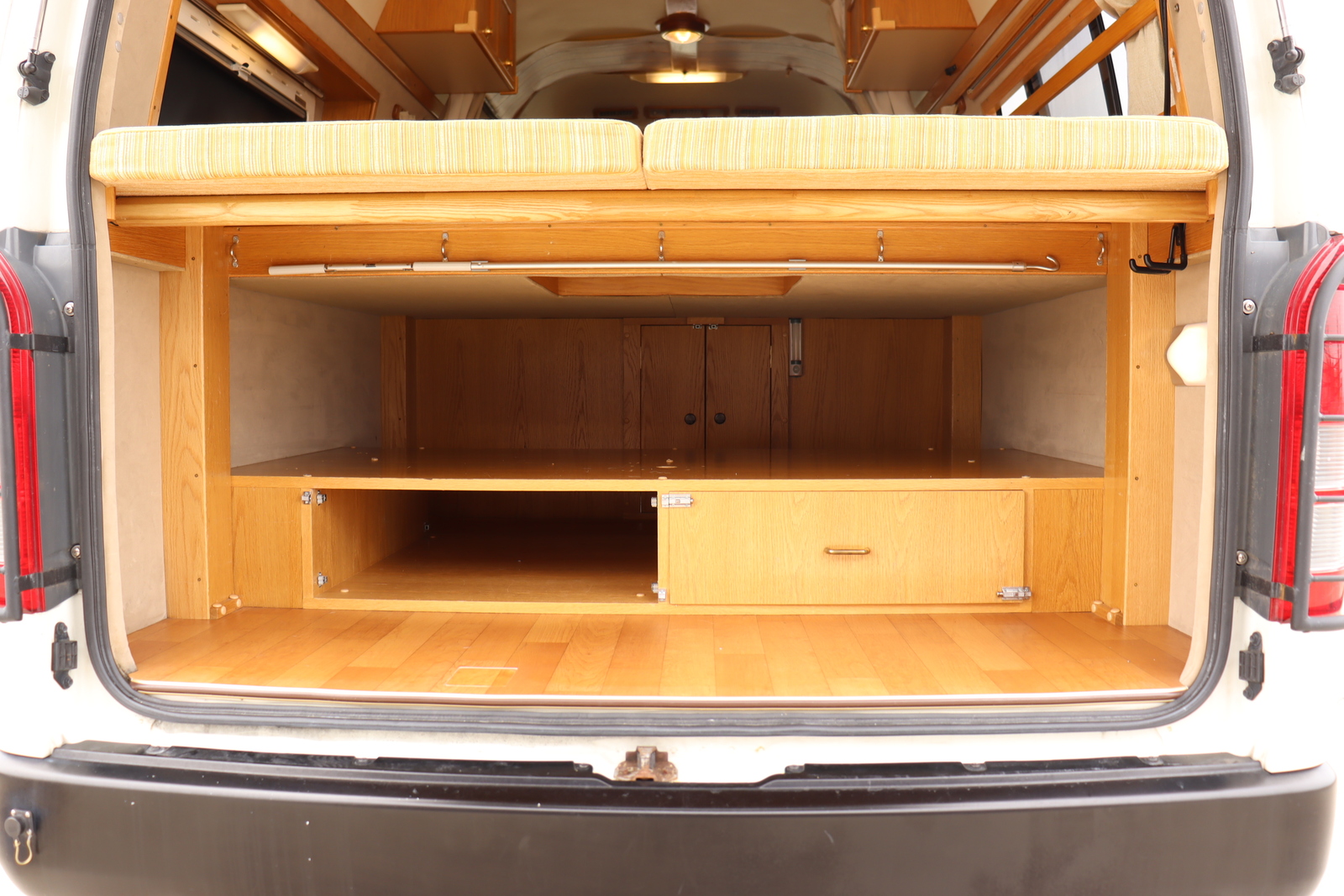 キャンピングカーバンコン