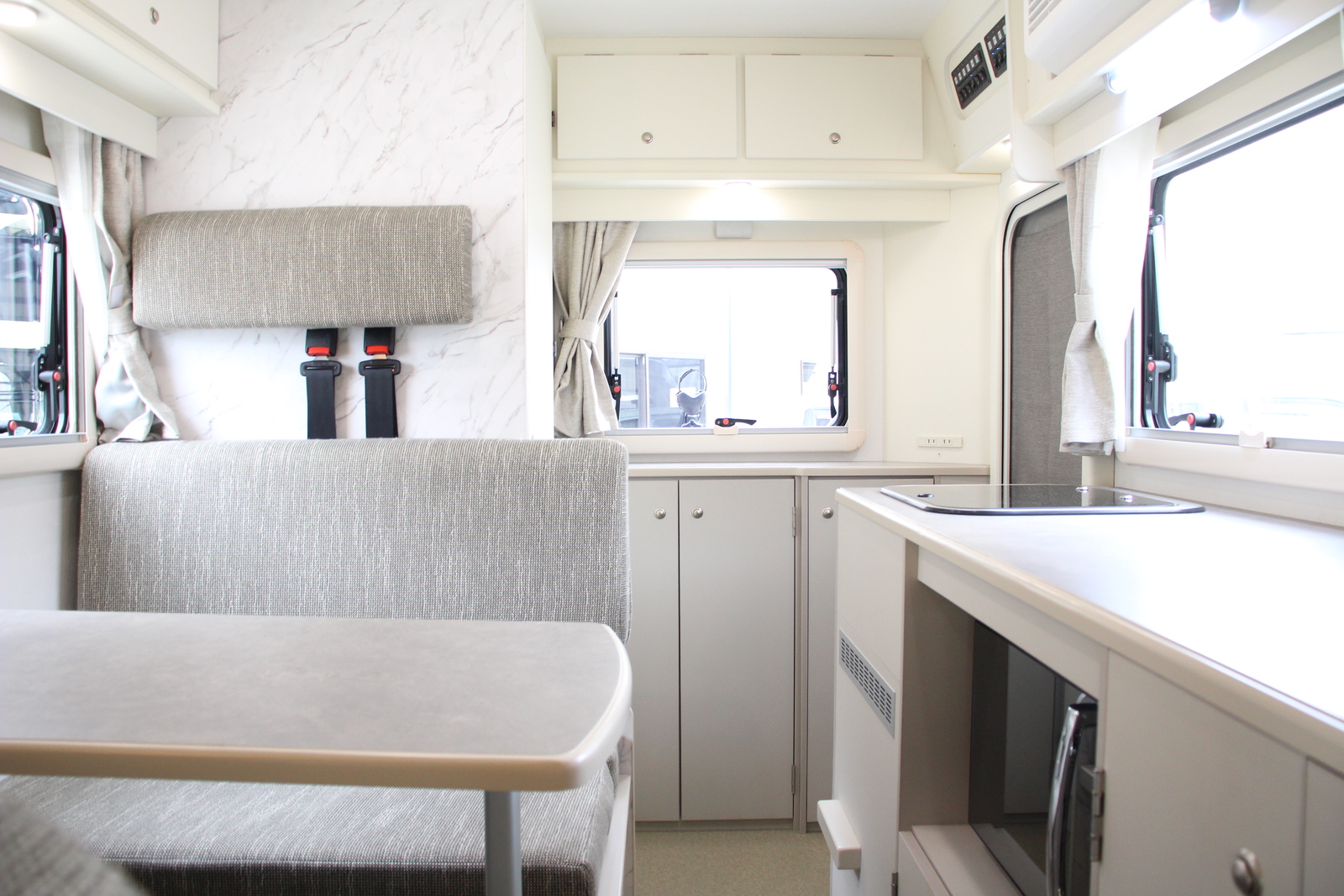 キャンピングカーキャブコン