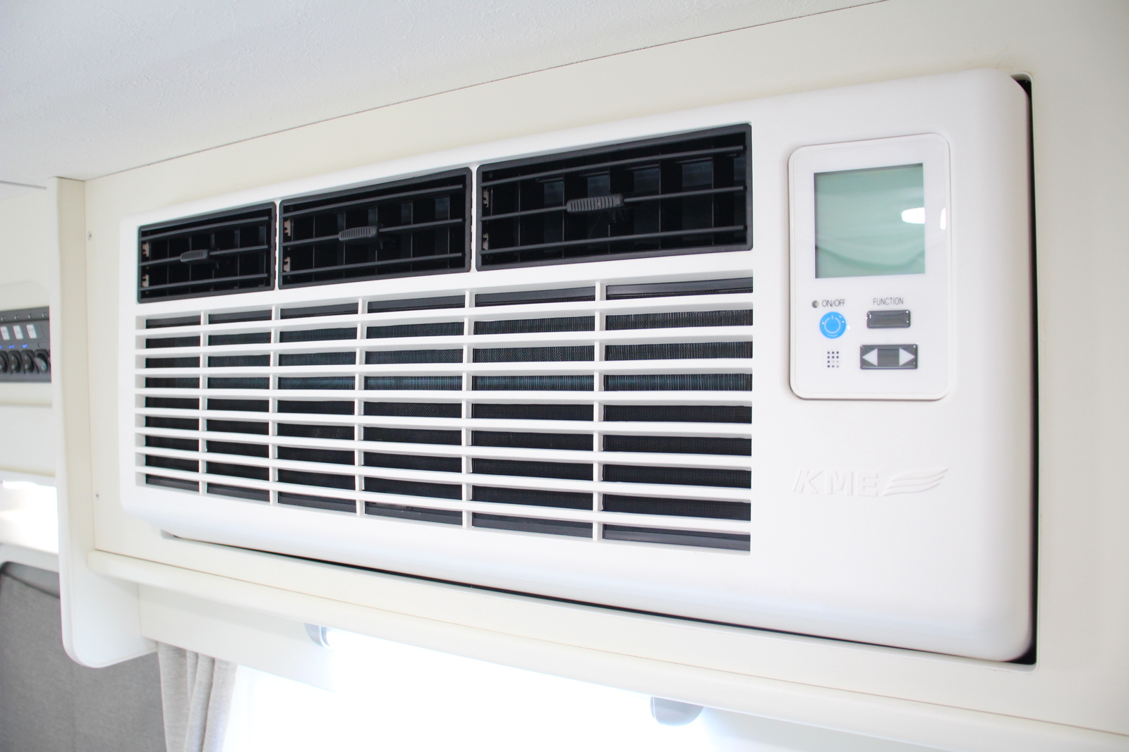 キャンピングカーキャブコン