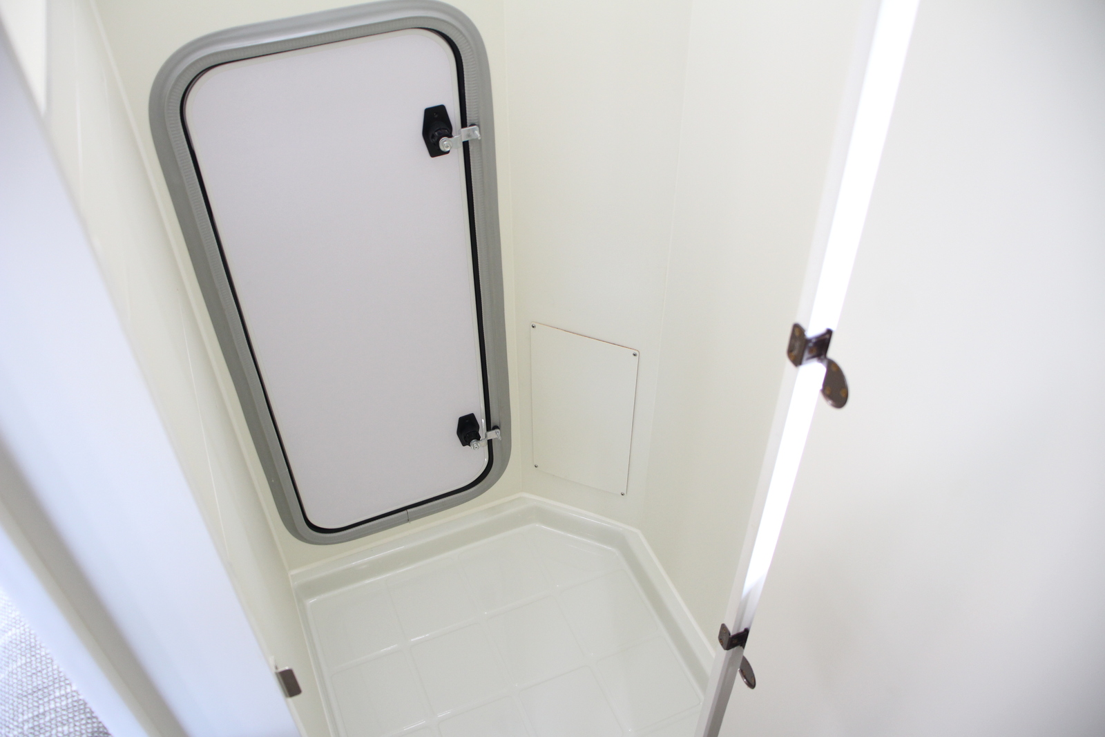 キャンピングカーキャブコン