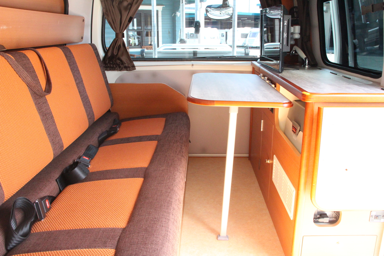 キャンピングカーバンコン