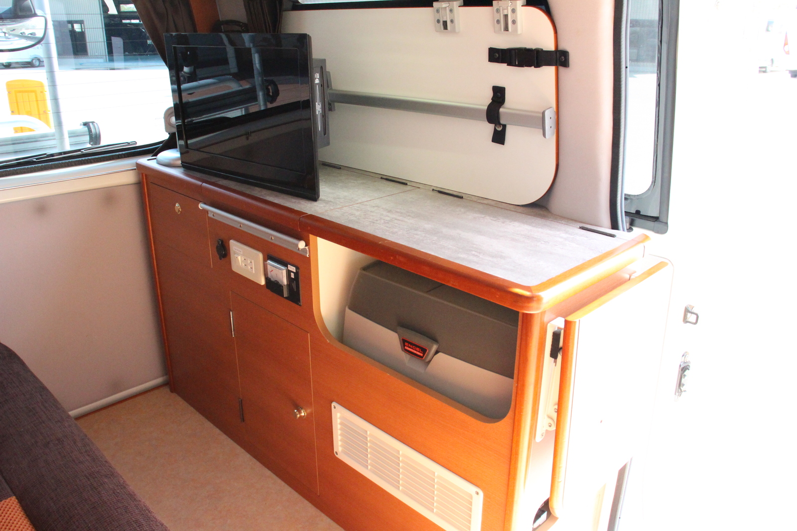 キャンピングカーバンコン