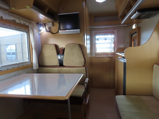 キャンピングカーキャブコン