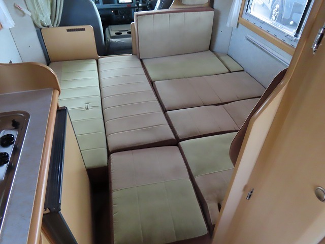 キャンピングカーキャブコン