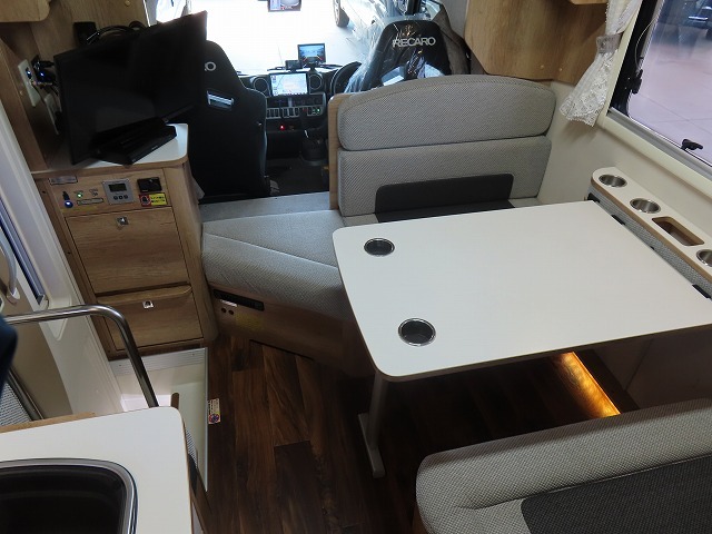 キャンピングカーキャブコン