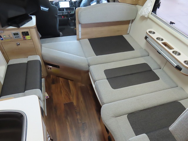 キャンピングカーキャブコン