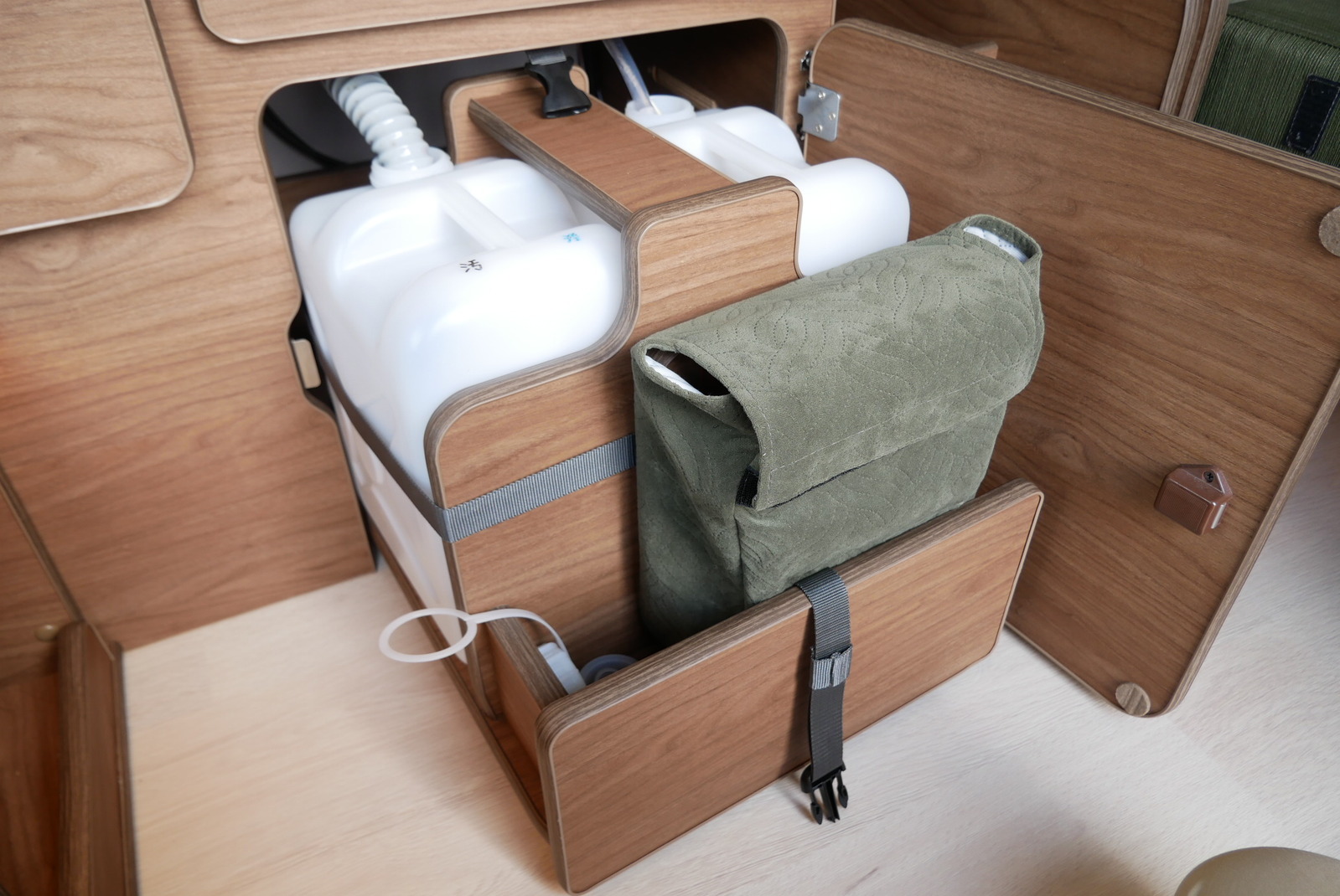 キャンピングカーバンコン