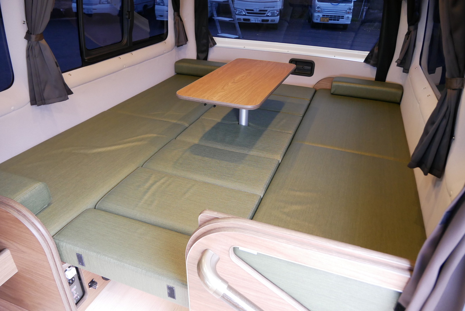 キャンピングカーバンコン