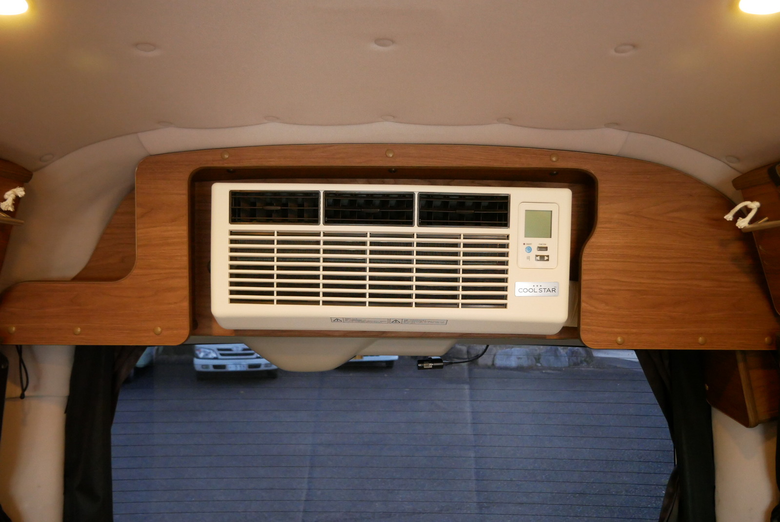 キャンピングカーバンコン