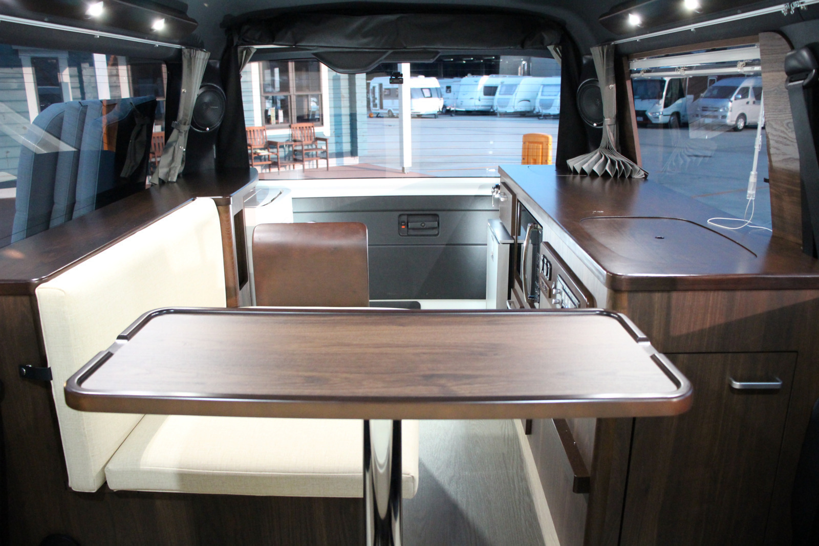 キャンピングカーバンコン