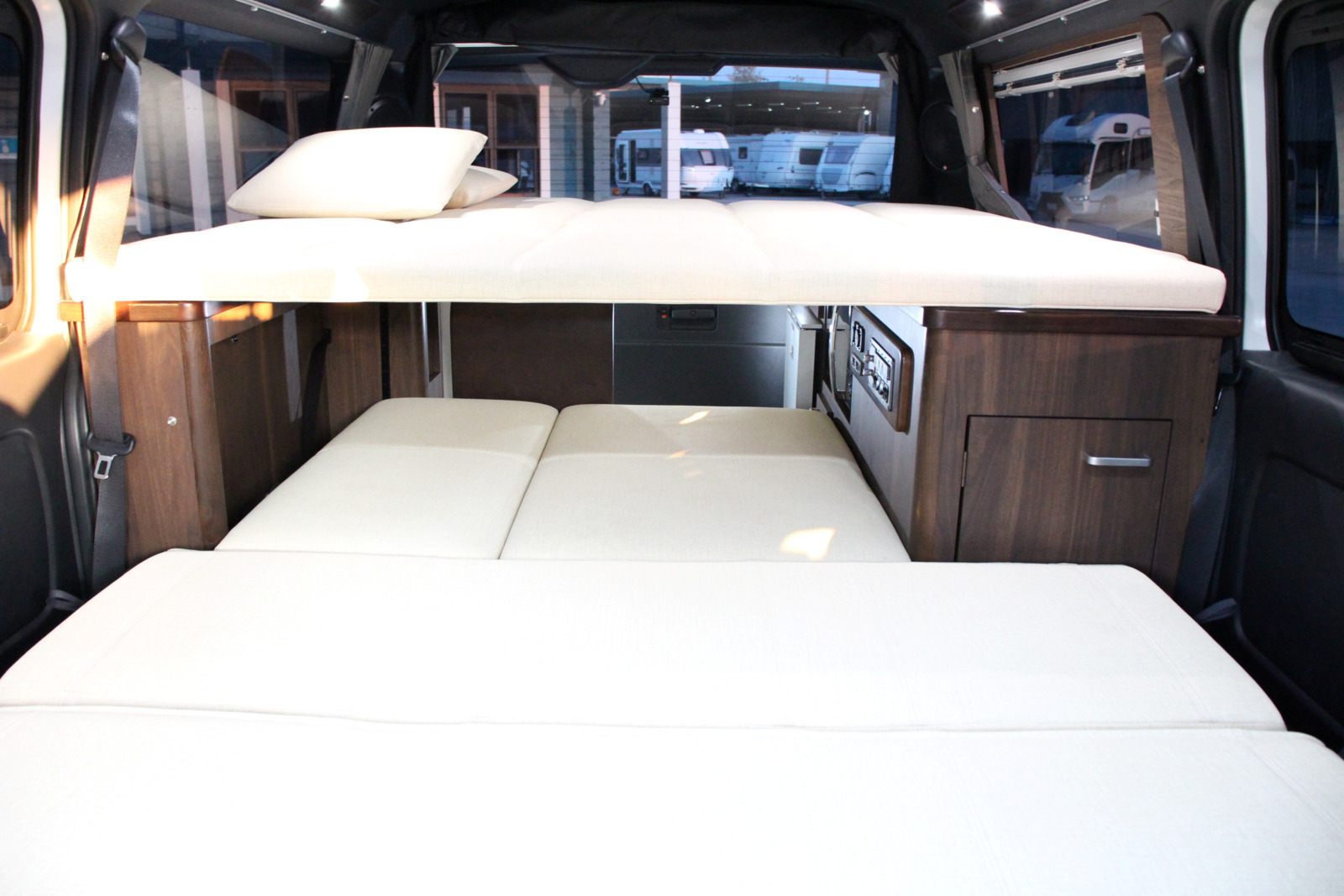 キャンピングカーバンコン