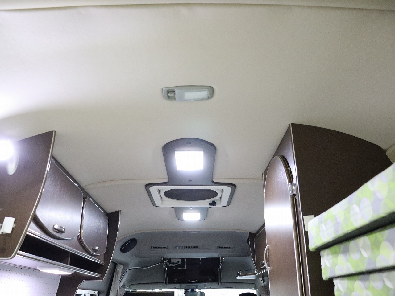 キャンピングカーバンコン